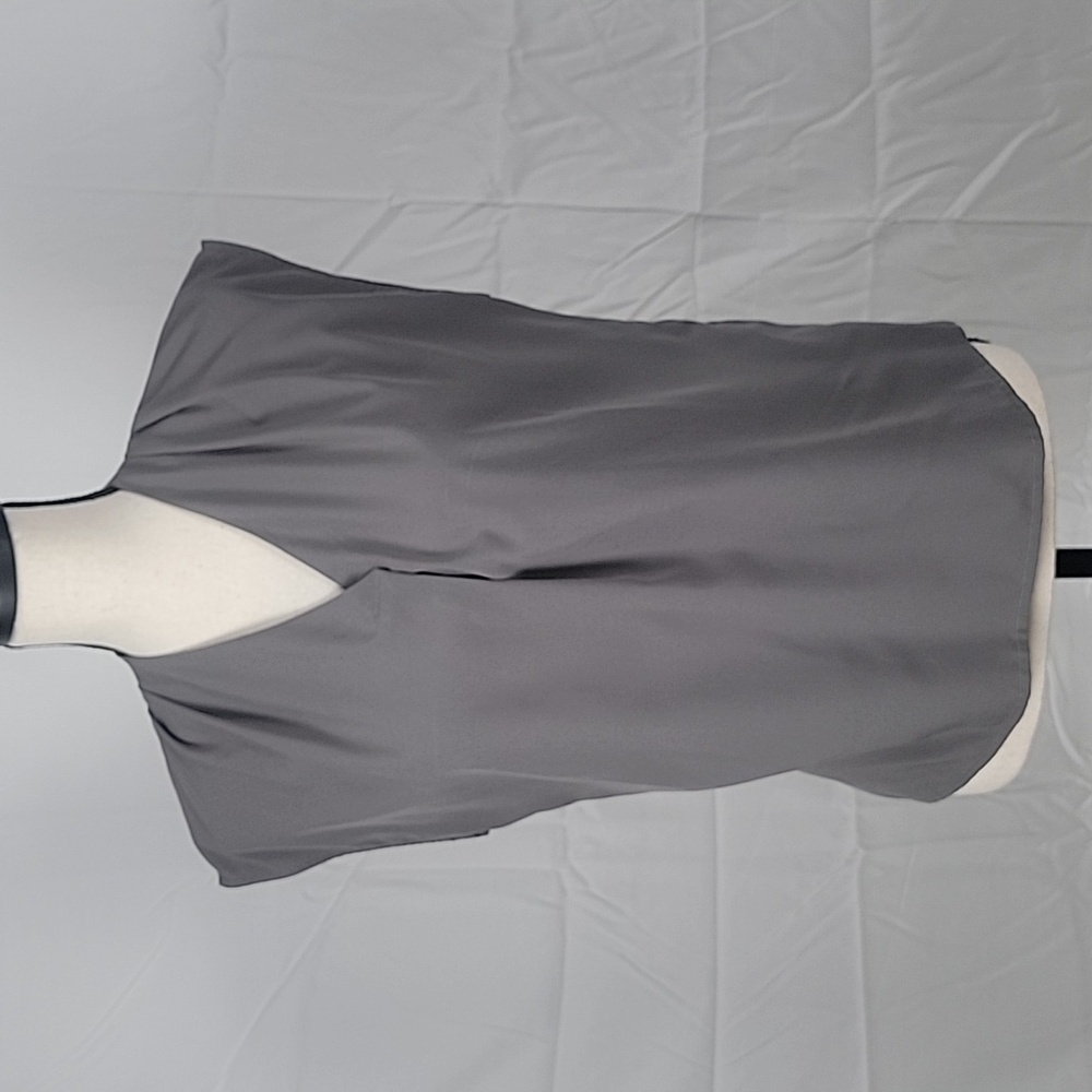 Banana Republic Petite Size S Gray V Neck Blouse, Excellent Used Condition